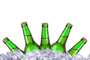 Bira şişe buz soğuk damla ile kümesi