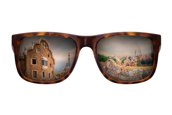 Gafas de sol con hermosa vista del Parque Güell —  Fotos de Stock
