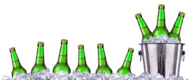 Bira şişe buz soğuk damla ile kümesi
