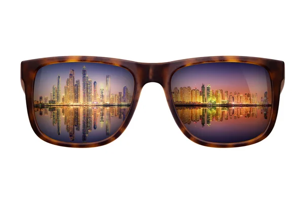 Gafas de sol de moda con hermoso panorama de Dubai —  Fotos de Stock