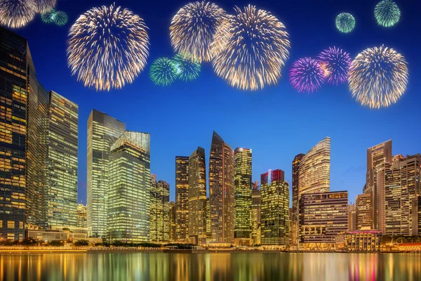 Lindos fogos de artifício em Marina Bay, Singapore Skyline — Fotografia de Stock