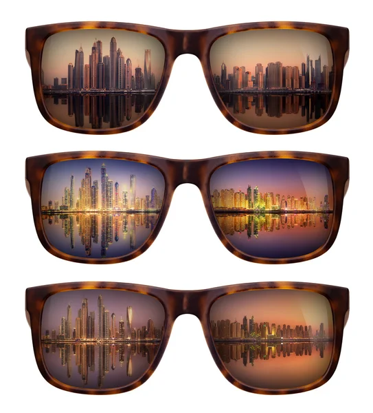 Gafas de sol de moda con hermoso panorama de Dubai —  Fotos de Stock