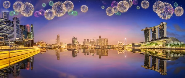 Beautiful fireworks in Marina Bay, Singapore Skyline — Stock Photo, Image