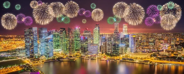 Lindos fogos de artifício em Marina Bay, Singapore Skyline — Fotografia de Stock
