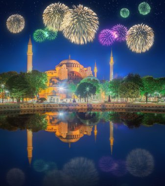 Güzel havai fişek ve Istanbul 'un cityscape