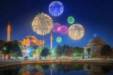 Güzel havai fişek ve Istanbul 'un cityscape