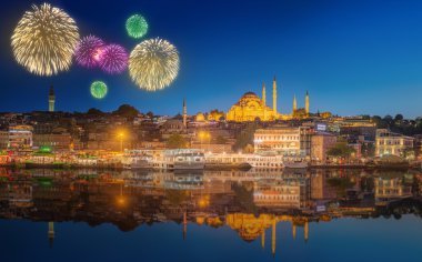 Güzel havai fişek ve Istanbul 'un cityscape
