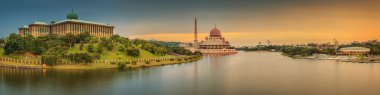 Putrajaya Camii ve Panorama Kuala Lumpur günbatımı