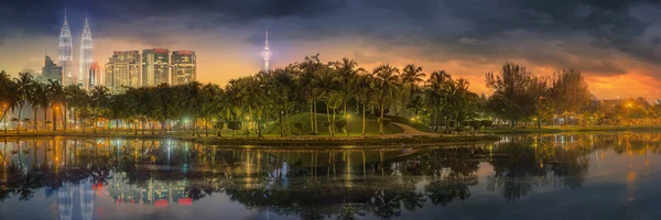 Kuala Lumpur paisaje nocturno, El Palacio de la Cultura — Foto de Stock