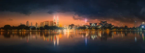 Kuala Lumpur scenario notturno, Il Palazzo della Cultura — Foto Stock