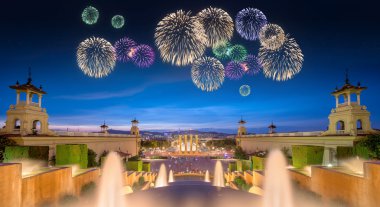 Magic Fountain Barcelona'da altında güzel havai fişek