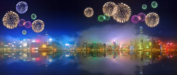 Gyönyörű tűzijáték alatt Hong Kong és a Financial district — Stock Fotó