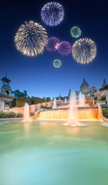 Magic Fountain Barcelona'da altında güzel havai fişek
