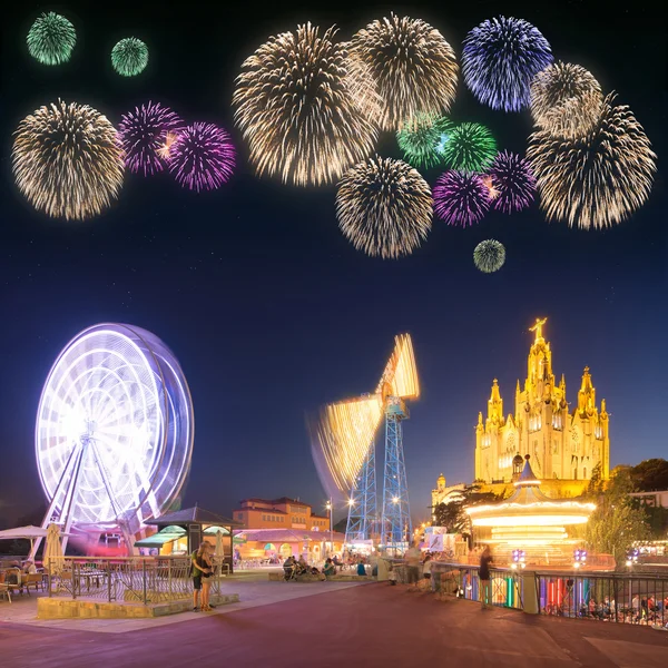 Fogos de artifício em parque de diversões em Tibidabo — Fotografia de Stock