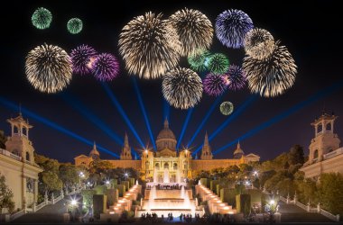 Magic Fountain Barcelona'da altında güzel havai fişek