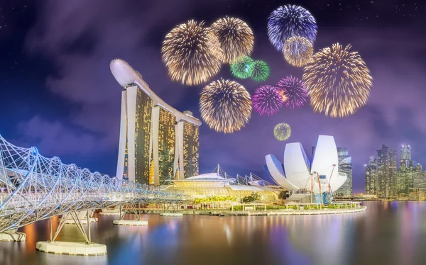 Hermosos fuegos artificiales en Marina Bay, Singapur — Foto de Stock