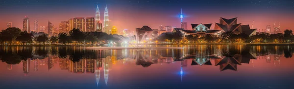 Beau paysage urbain de Kuala Lumpur skyline — Photo