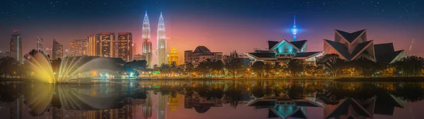 Hermoso paisaje urbano de Kuala Lumpur skyline — Foto de Stock