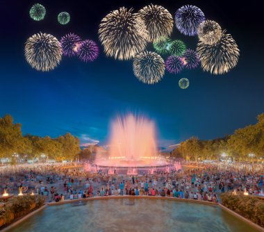 Magic Fountain Barcelona'da altında güzel havai fişek