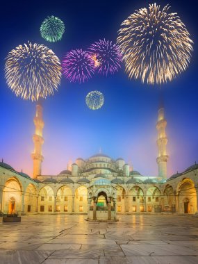 Güzel havai fişek ve Istanbul 'un cityscape