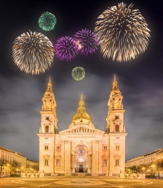 St. Stephens Basilica yukarıda güzel havai fişek