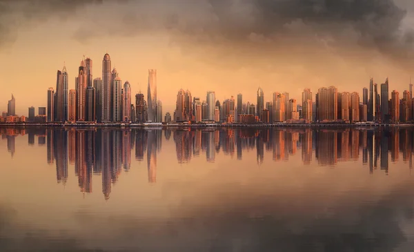 Het panorama van de schoonheid van Dubai marina. Verenigde Arabische Emiraten — Stockfoto