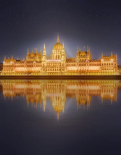 Vista do edifício do Parlamento húngaro, Budapeste — Fotografia de Stock