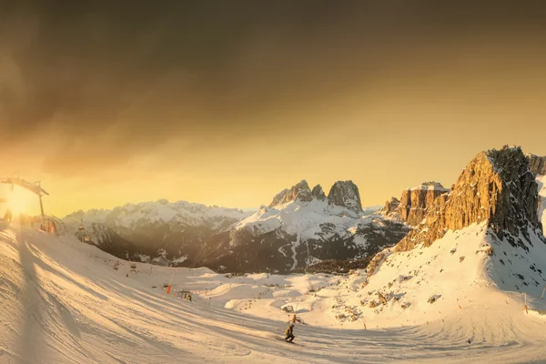 Fantástico paisaje invernal, Alpes italianos — Foto de Stock