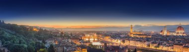 Arno Nehri ve Ponte Vecchio gün batımında, Floransa