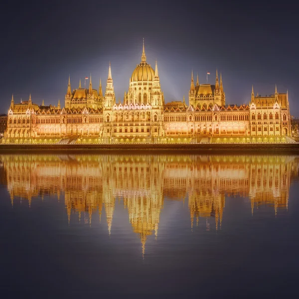 Pohled na budovu maďarského parlamentu, Budapešť — Stock fotografie