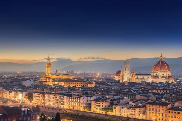 Arno River and Ponte Vecchio at sunset, Florence — Stock Photo, Image