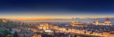 Arno Nehri ve Ponte Vecchio gün batımında, Floransa