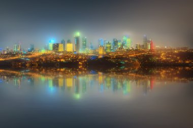 Istanbul ve Boğaziçi Köprüsü'nde gece Panoraması