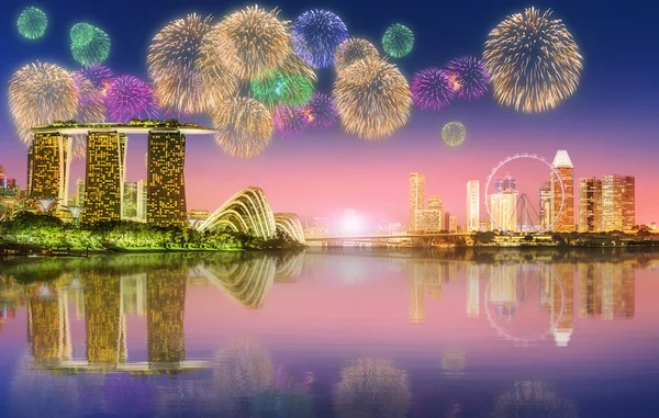 Fireworks in Marina Bay, Singapore Skyline — Stock Photo, Image
