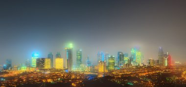 Istanbul ve Boğaziçi Köprüsü'nde gece Panoraması