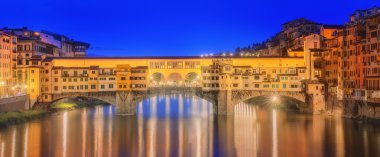 Ortaçağ köprü Ponte Vecchio ve Arno Nehri