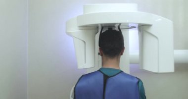 Modern dişçilikte çene ve dişlerin röntgeni. En son diş tanılama aygıtları