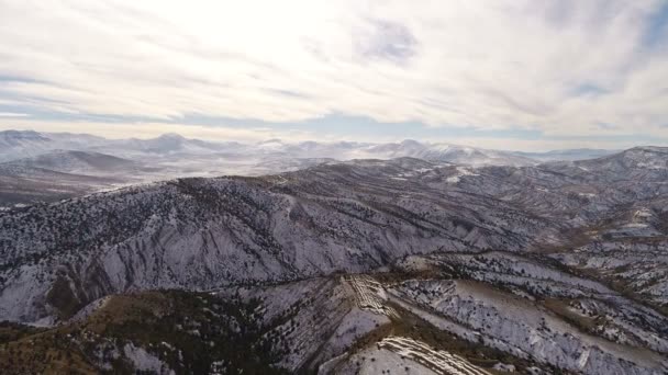 Flying drone over beautiful Taurus Mountains covered with snow. Panorama view of nature. Turkey location. — Stock Video