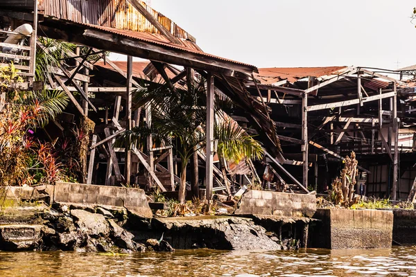 Dilapidated slums in thailand — Stock Photo, Image