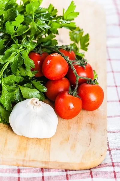 Tomates con ajo y perejil — Foto de Stock