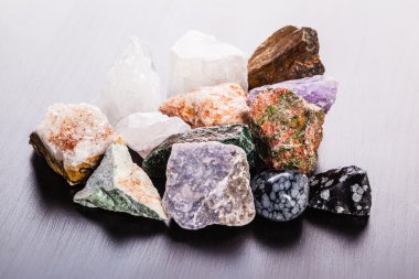 mineraller odun yığını