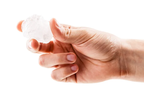 Kaya kristali holding — Stok fotoğraf