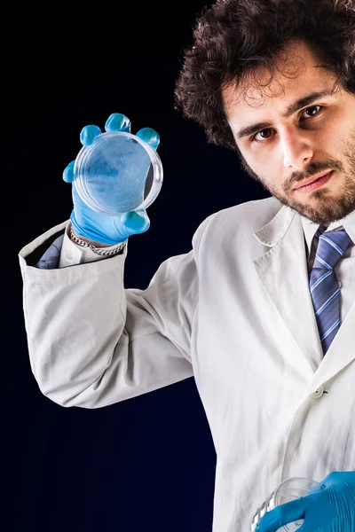 Holding an empty petri dish — Stock Photo, Image