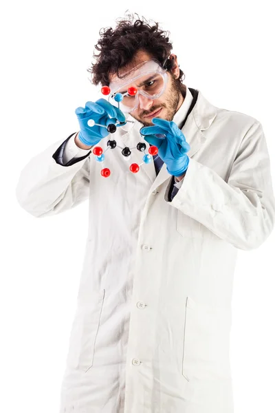 Молодой исследователь, собирающий молекулу Tnt — стоковое фото