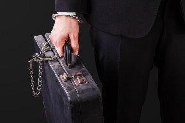 eski bavul kelepçe ile güvenli