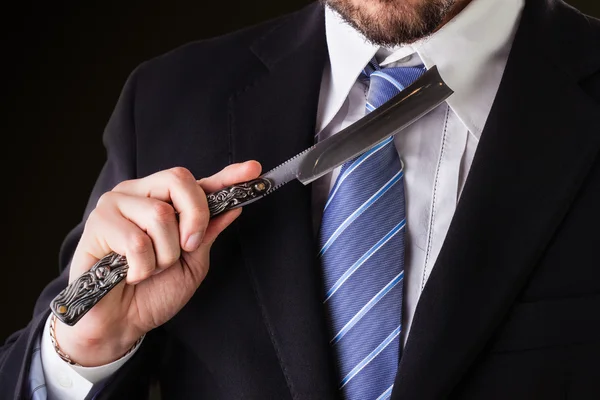 Biznesmen i duże straight razor — Zdjęcie stockowe