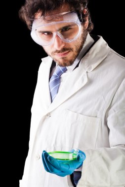 bir petri olan biyolog