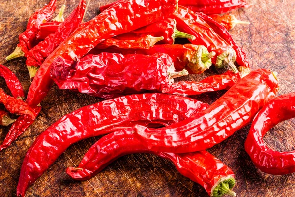 Hoop van rode chilipepers — Stockfoto