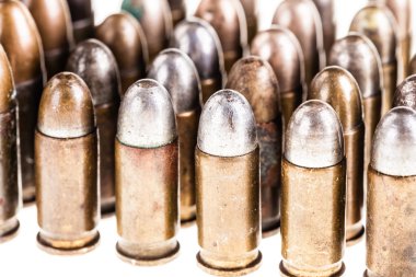 beyaz büyük kalibreli mermi