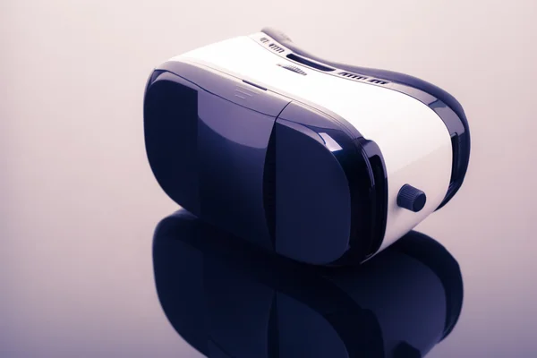Virtual-Reality-Brille auf dunkler Oberfläche — Stockfoto